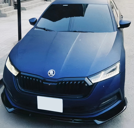 SKODA OCTAVIA MK4 främre stötfångare spoiler/splitter glänsande svart