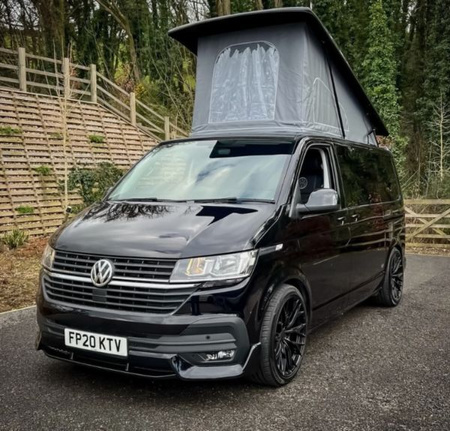VW T6.1 19-24 GLÄNSANDE SVART KROM MULTI TRANS GRILL