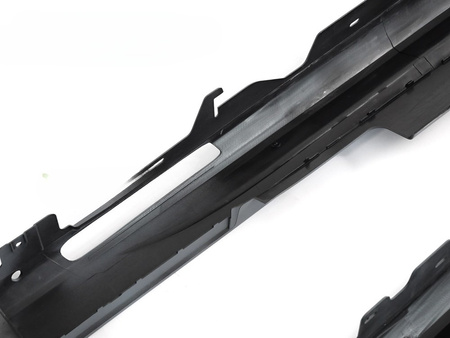 Sidotrösklar SPORT STYLE BMW G22/G23 2020- med hål för välkomstmatta